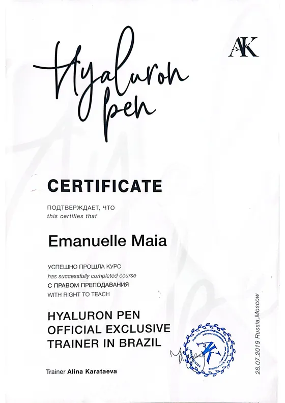 Certificado de Hyaluron Pen emitido pela AK Academy em Moscou, na condição de treinadora oficial e exclusiva no Brasil