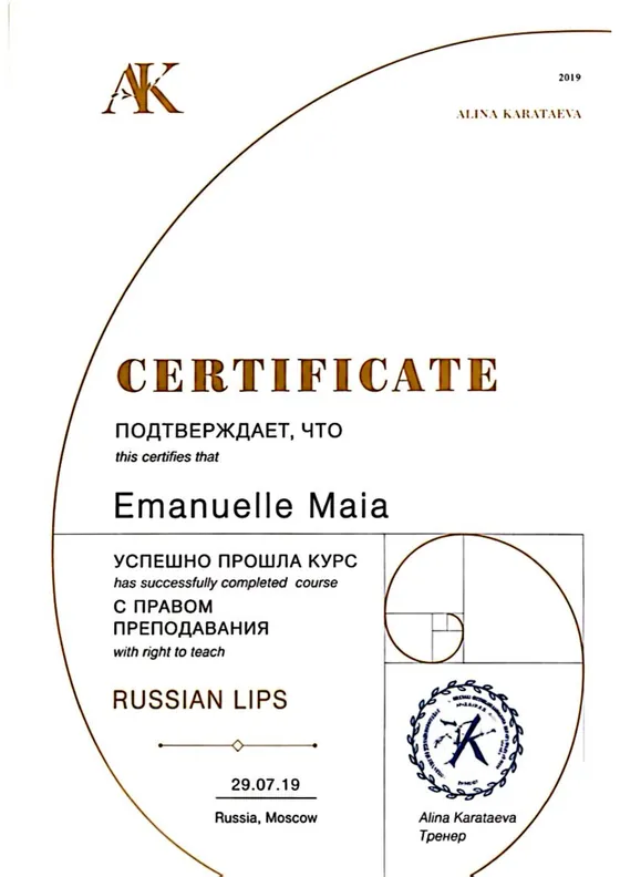 Certificado de Russian Lips emitido pela AK Academy em Moscou para Emanuelle Maia, com direito de ensinar