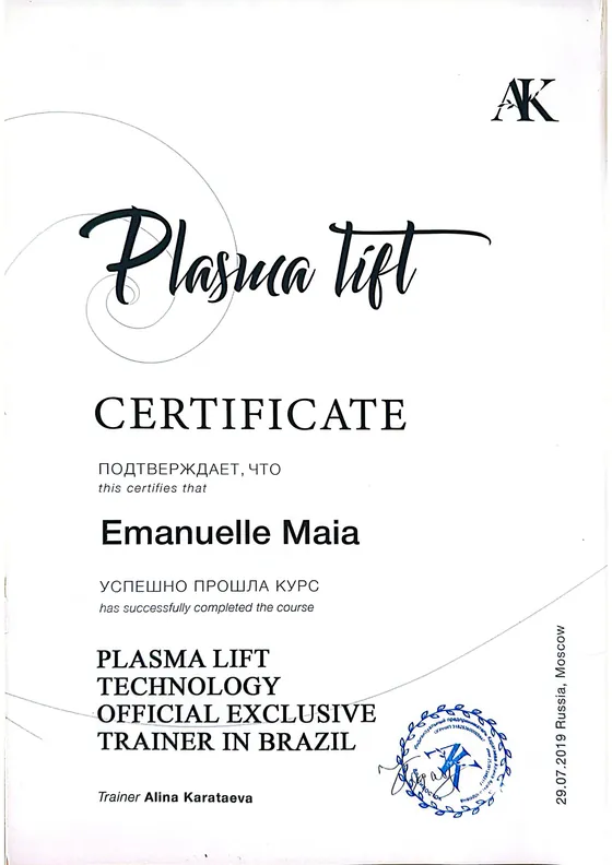 Certificado de Plasma Lift Technology emitido pela AK Academy em Moscou, na condição de treinadora oficial e exclusiva no Brasil
